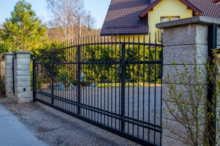 Les avantages de la m&eacute;tallerie sur mesure &agrave; Lay St Christophe